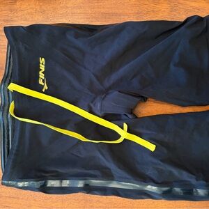 Black Finis Vapor Pro Tech Suit